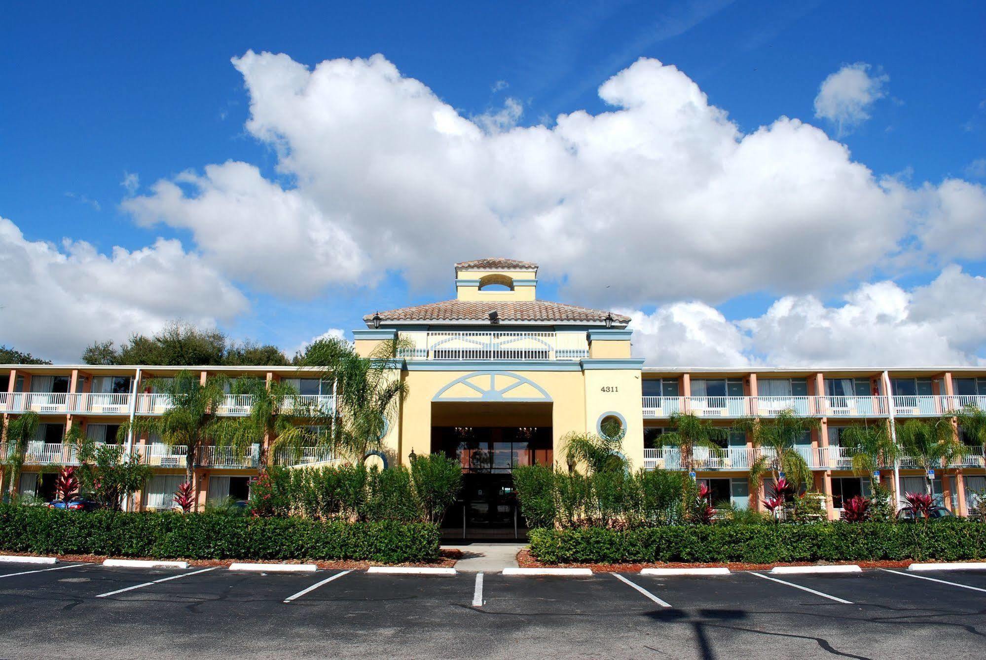 Howard Johnson By Wyndham Tropical Palms קיסימי מראה חיצוני תמונה