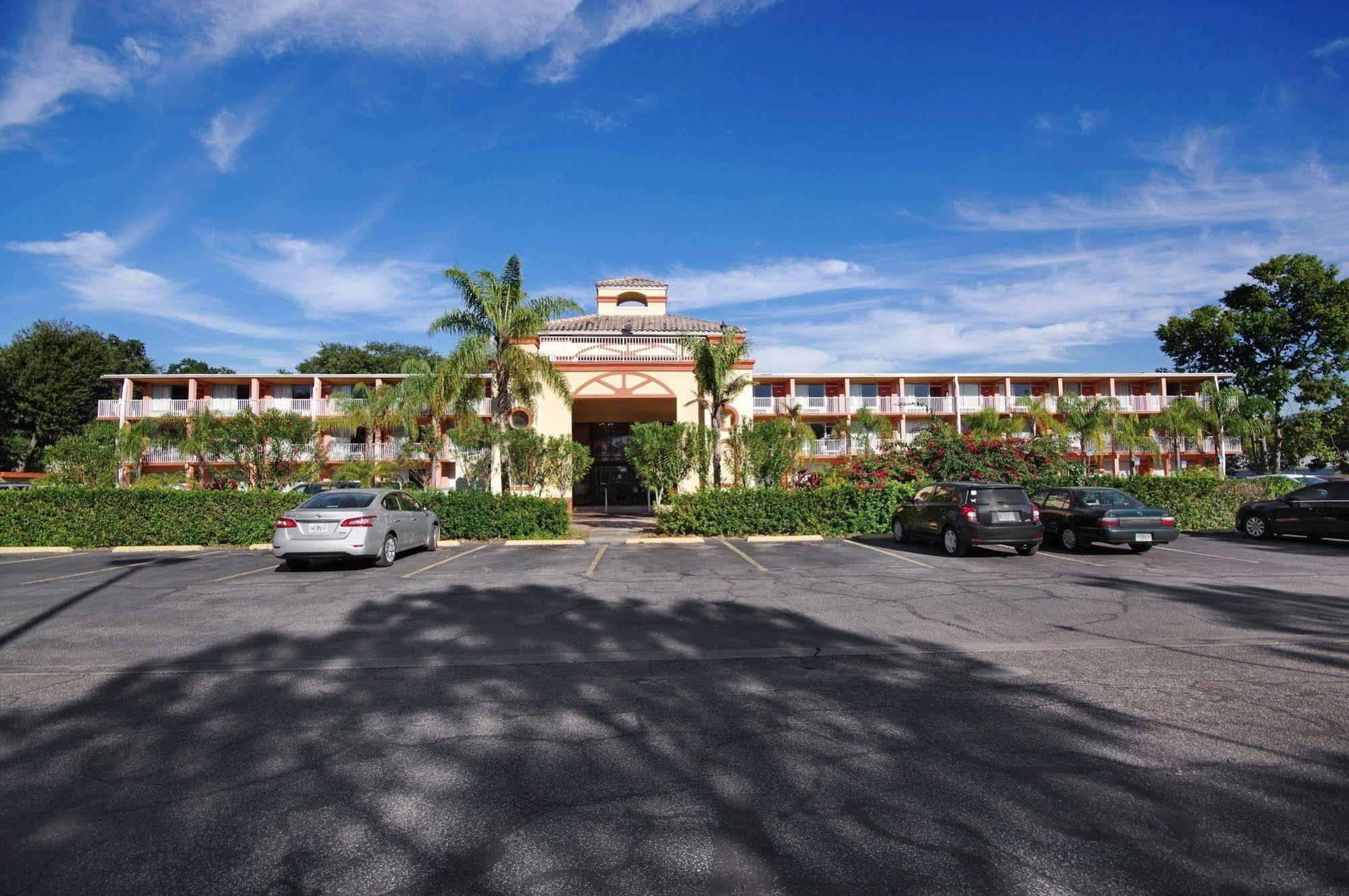 Howard Johnson By Wyndham Tropical Palms קיסימי מראה חיצוני תמונה