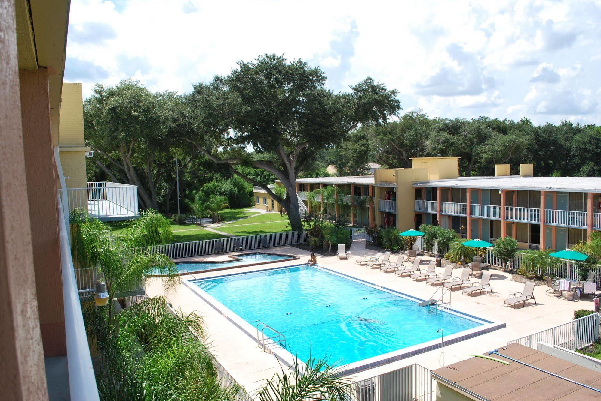 Howard Johnson By Wyndham Tropical Palms קיסימי מראה חיצוני תמונה