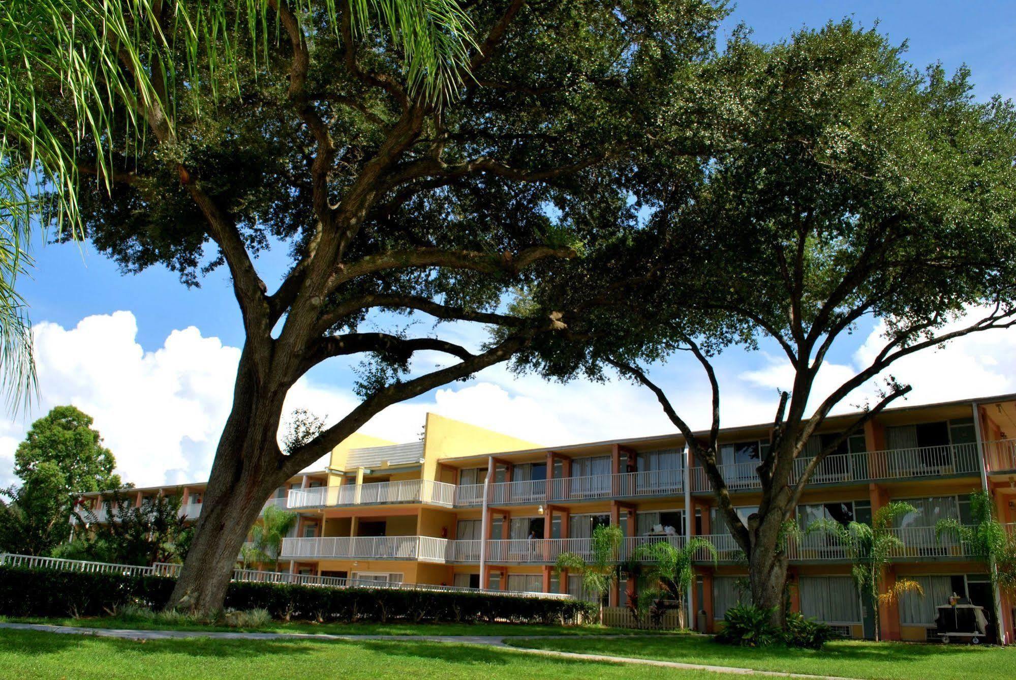 Howard Johnson By Wyndham Tropical Palms קיסימי מראה חיצוני תמונה