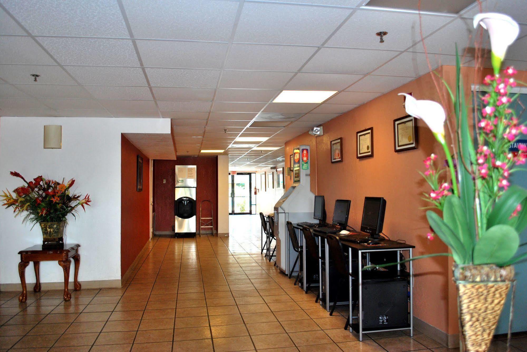 Howard Johnson By Wyndham Tropical Palms קיסימי מראה חיצוני תמונה