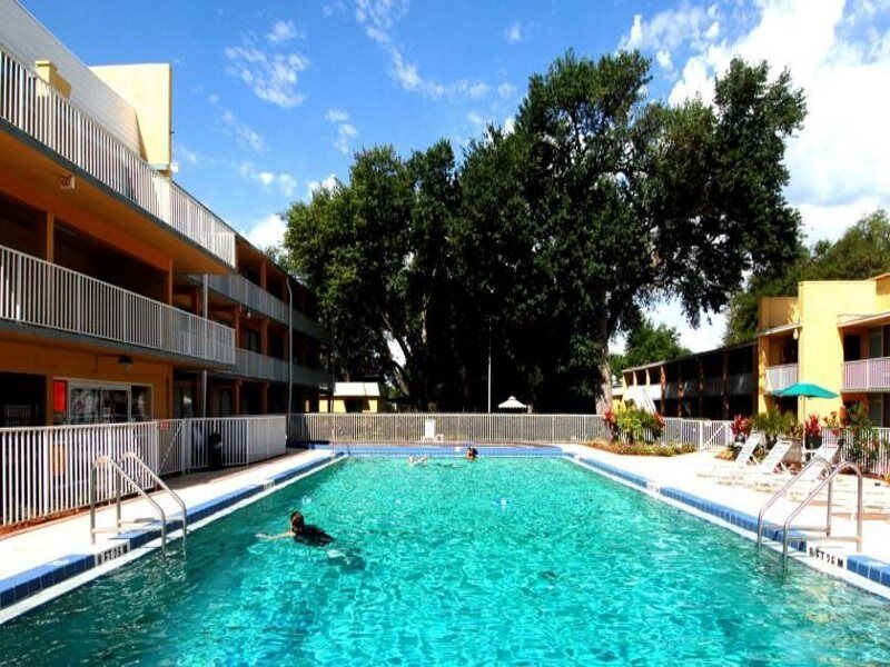 Howard Johnson By Wyndham Tropical Palms קיסימי מראה חיצוני תמונה